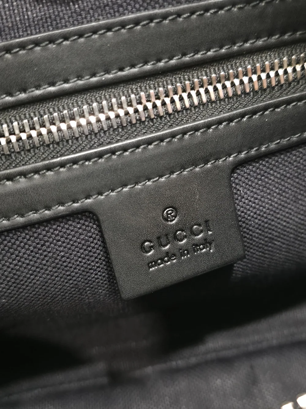 Gucci GG Supreme Zip-Up Small Belt Bag